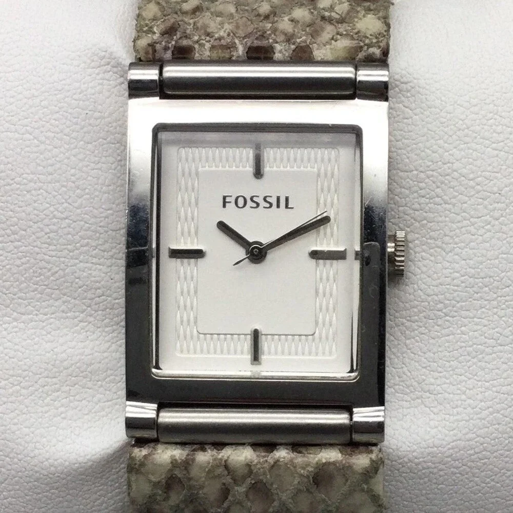 Fossil Womens Watch 24mm Silver Tone Dial Dress CE-2259 New Battery 6.5